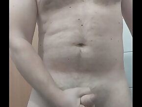 VID 228 Masturbare in toaleta (1 min)