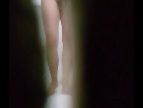 quay lén trai có vợ tắm